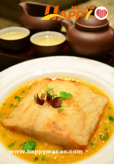 Sheraton_Macao_Hotel_-_Cod_Fish_with_Hairy_Crab_Roe