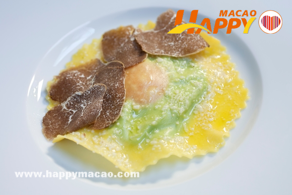 Egg_in_Raviolo_Ricotta_Cheese_and_Spinach_Hazelnut_Butter_and_Alba_White_Truffle