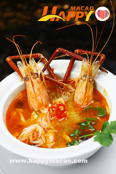 spicy_and_sour_river_prawn_soup_with_coconut_juice
