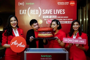 亞航與RED合作推出特色飛機餐