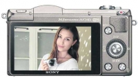 Sony A5100迎合自拍族